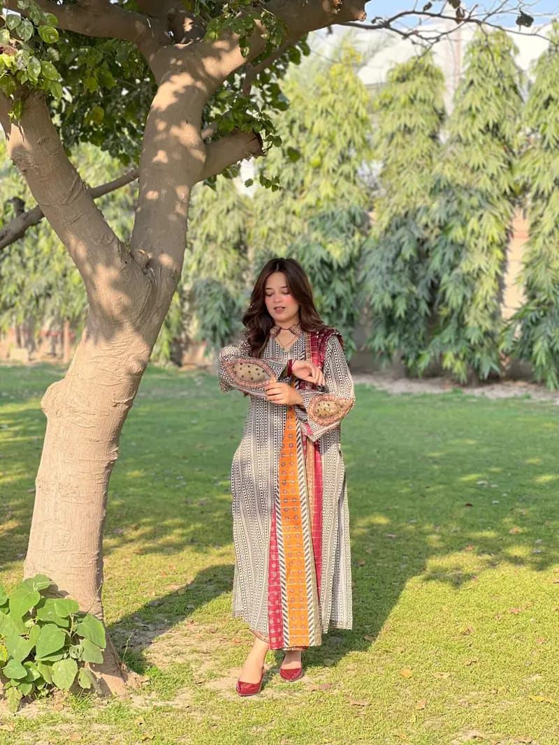 *Alhamdulillah*
𝘽𝙧𝙖𝙣𝙙 : *Bin Saeed*
𝙎𝙩𝙪𝙛𝙛: *lawn  3pc 90/70*
Allover printed
   Printed trouser
    Digital printed Chiffon duppta